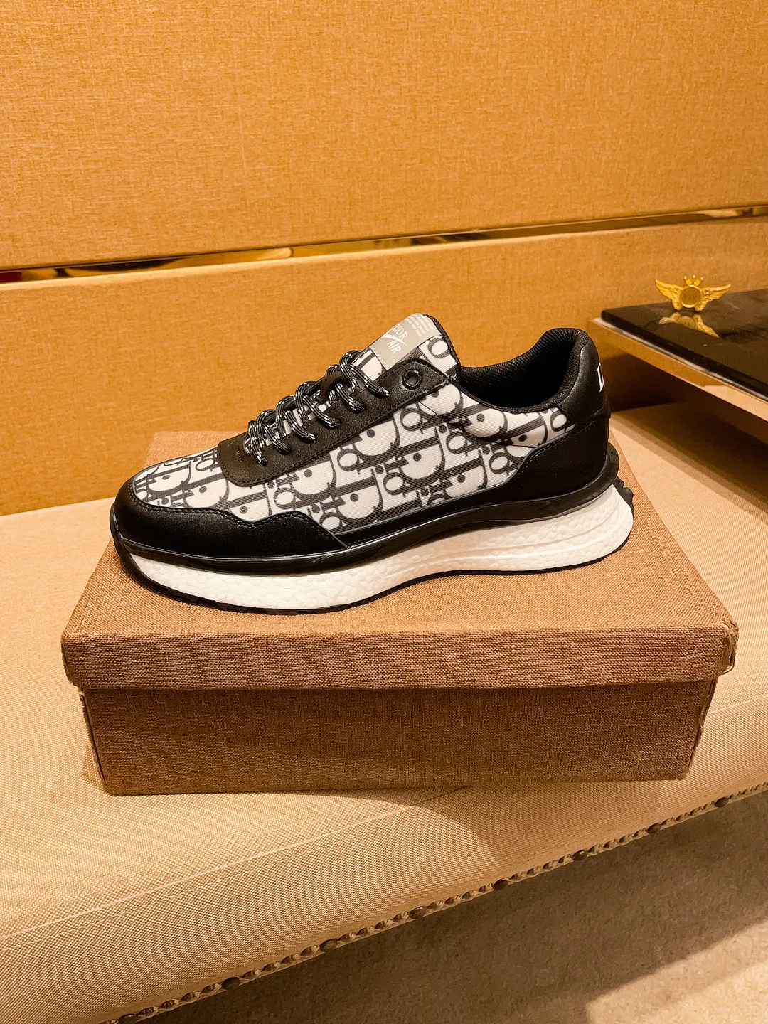 Men's shoes💰 460💰👍【Dior】🔥🔝High-end brand of men's shoes Official website 1:1 latest masterpiece: The upper is made of Italian imported first-layer cowhide🔥Official website original special technical cloth fabric matching🔥Original comfortable and breathable lining➕Original designated anti-slip outsole🔥Make walking more convenient and comfortable! An exclusive new model, a stunning work, a beautiful 1:1 replica [color] compared to the official quality! Create a fashionable personality to set off your uniqueness! A must-have for trendy men! 🔥, sizes: 38-44. color:.     2⃣️colors available🔥